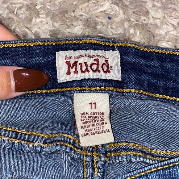 Size 11 Mudd jean shorts - Picture 3 of 3